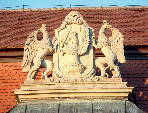 Bánffy-címer a Bánffy-palota homlokzatán Kolozsváron